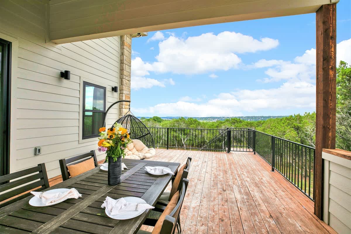 Soak in the beauty of nature while enjoying a delicious meal with family and friends.