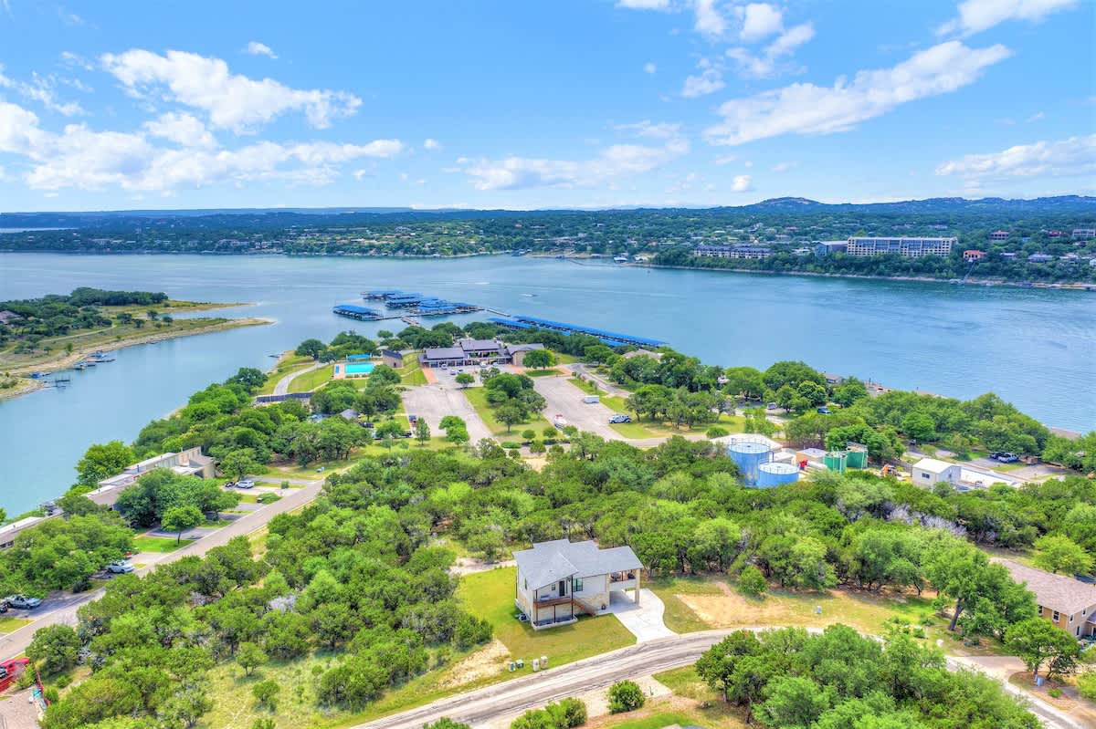 Additional aerial photo of Lakeland Dr.