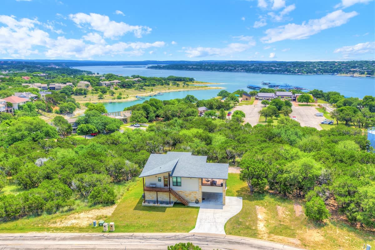 Lakeland Dr, offers great views of the lake.