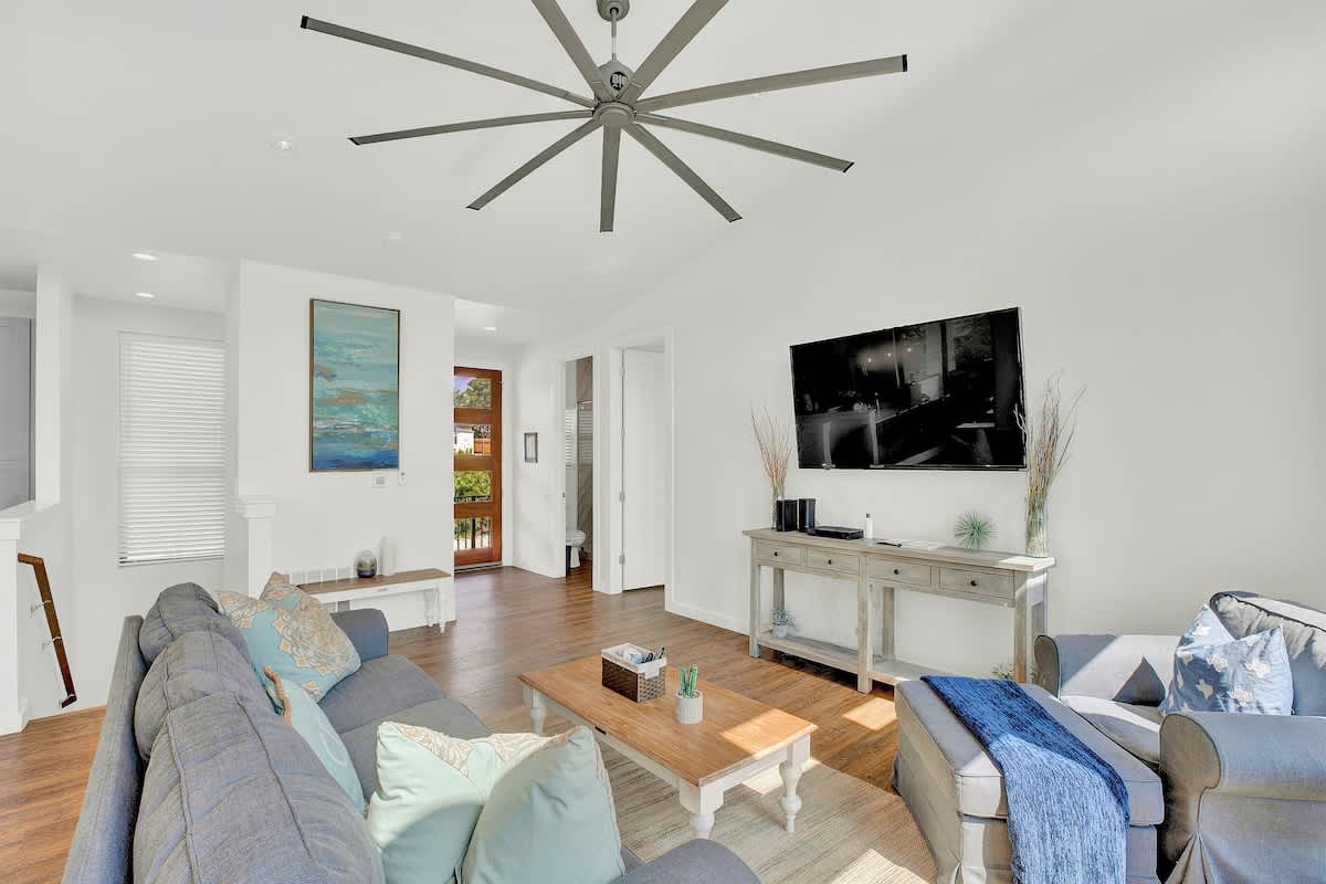 Enjoy quality time with the whole group in this modern and stylish space.