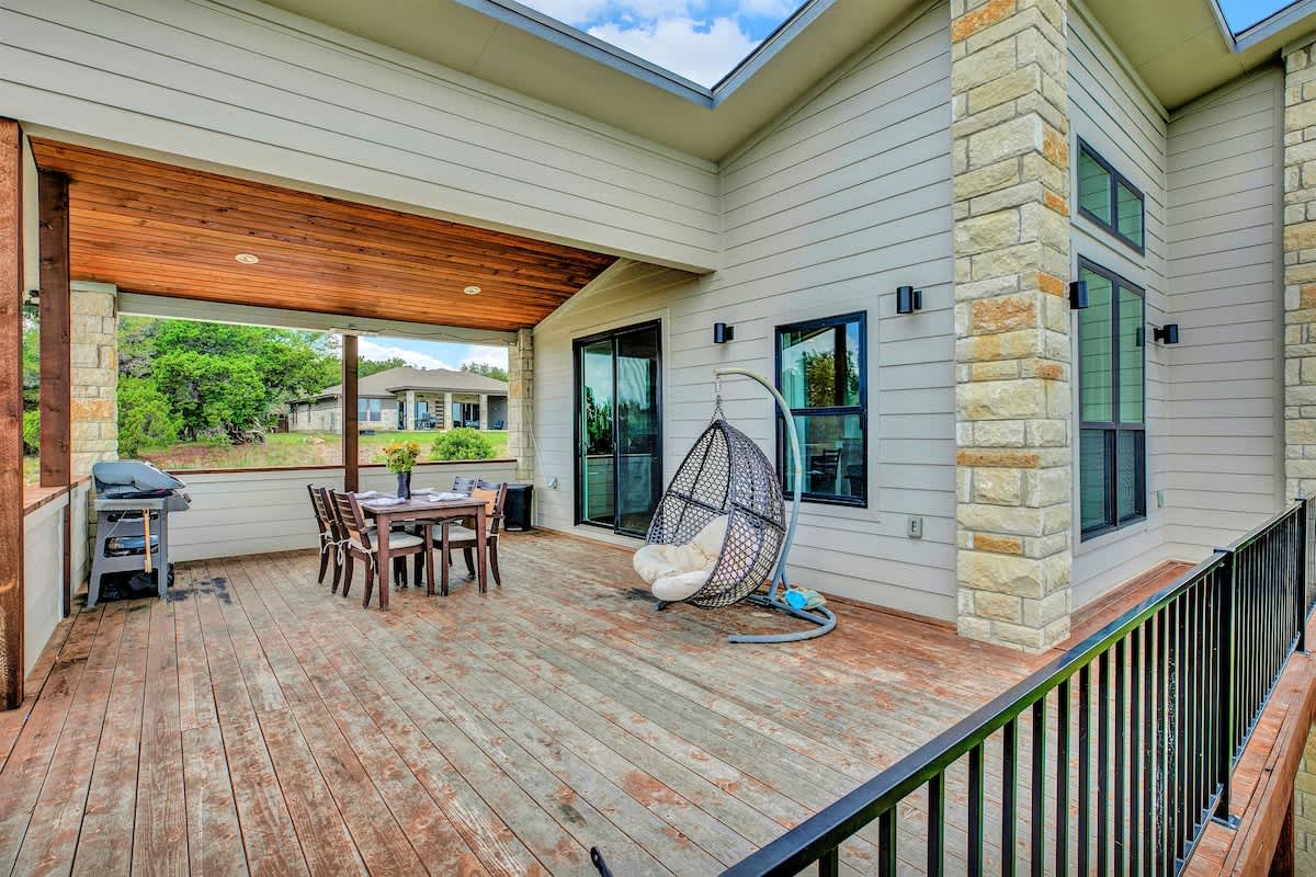 Additional photo of deck area.