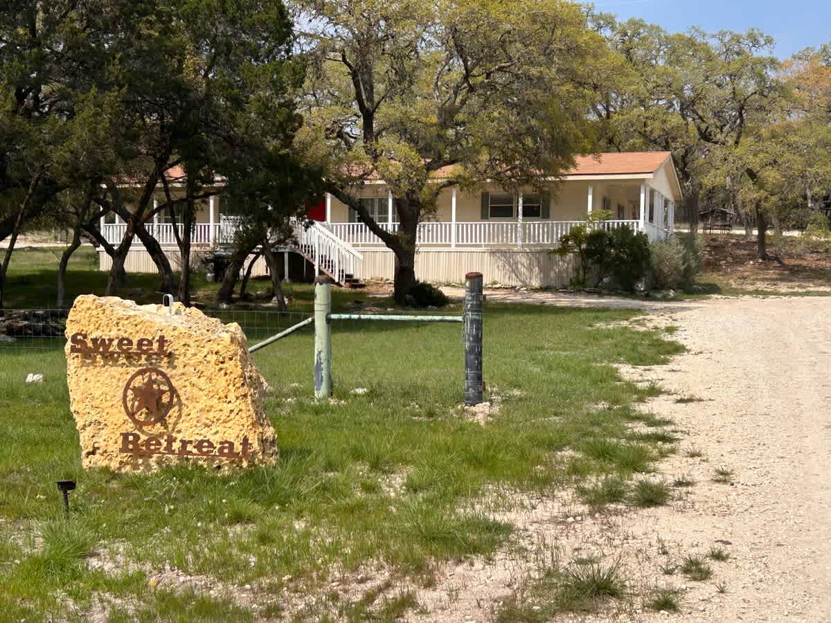 Canyon Lake Family Retreat | Photo 55