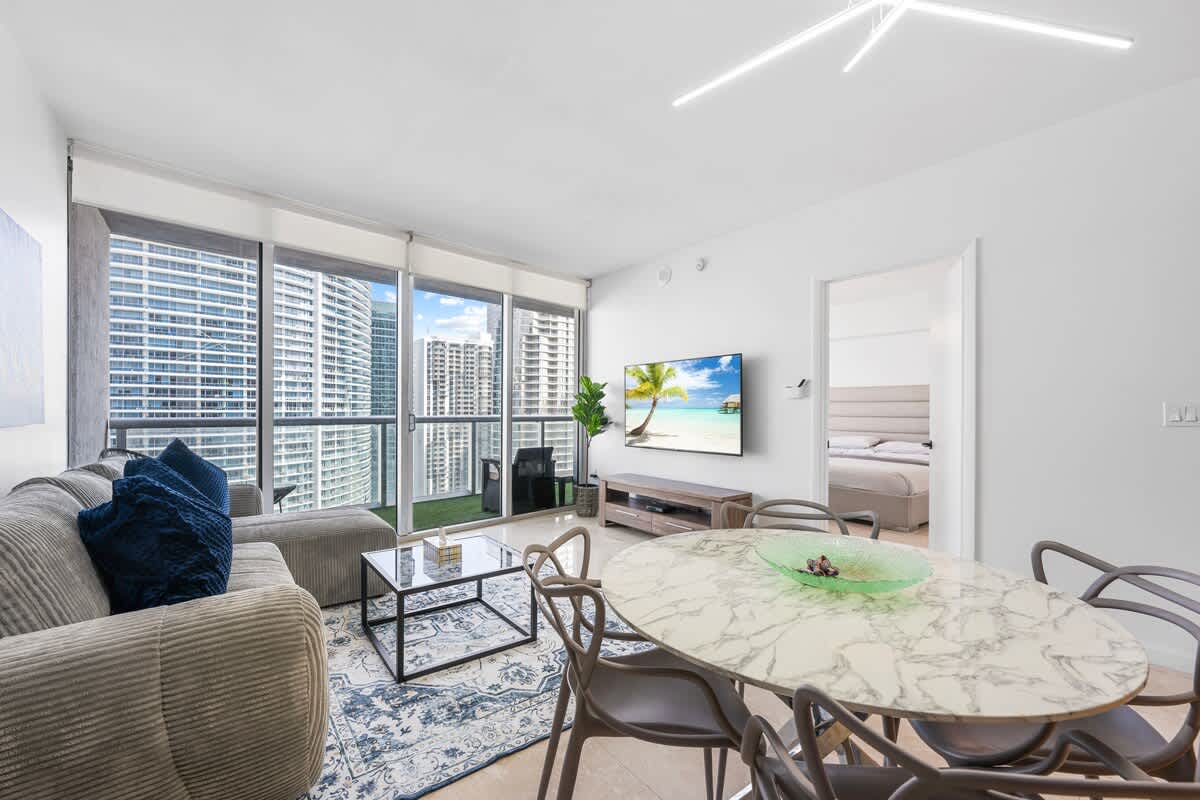 Icon Brickell 1BR with Balcony & Ocean Views