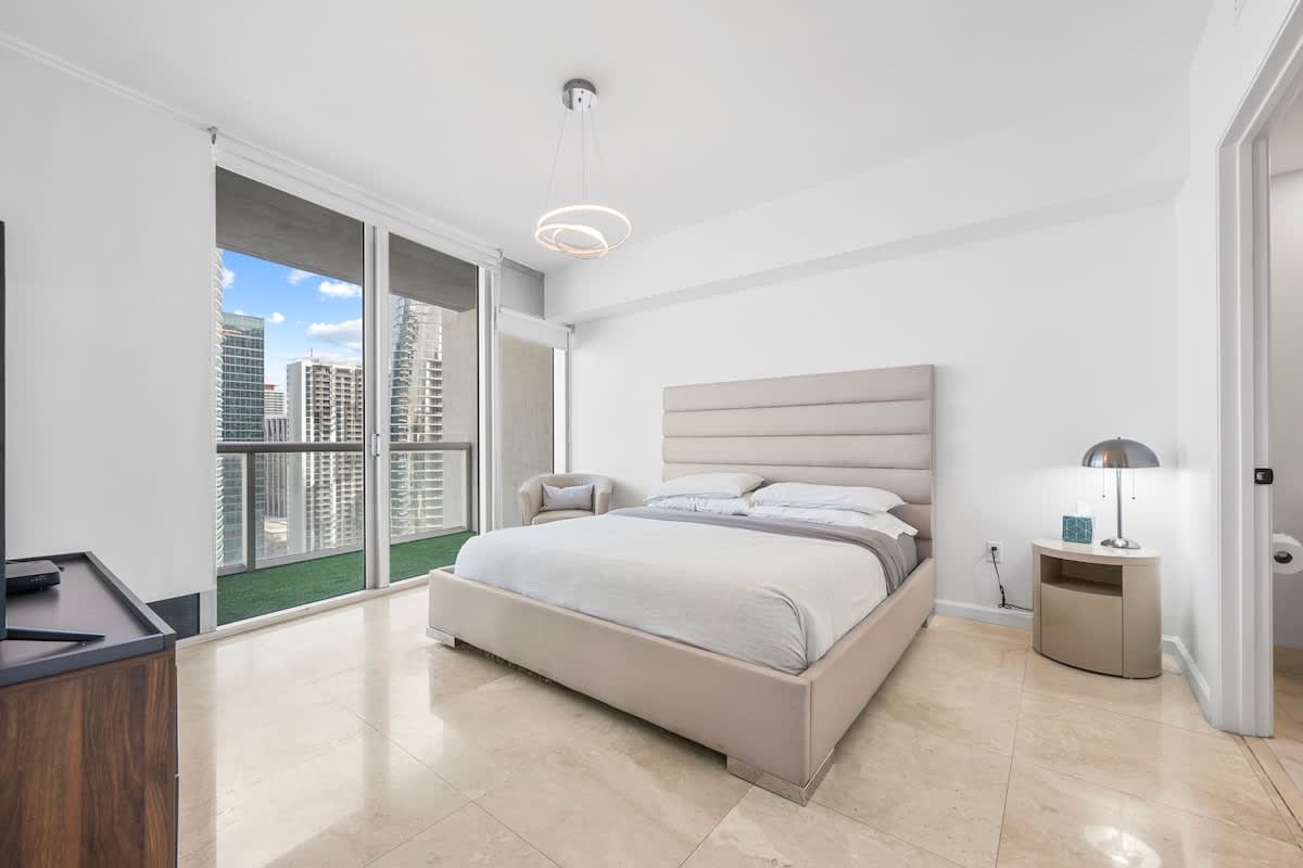 Icon Brickell 1BR with Balcony & Ocean Views