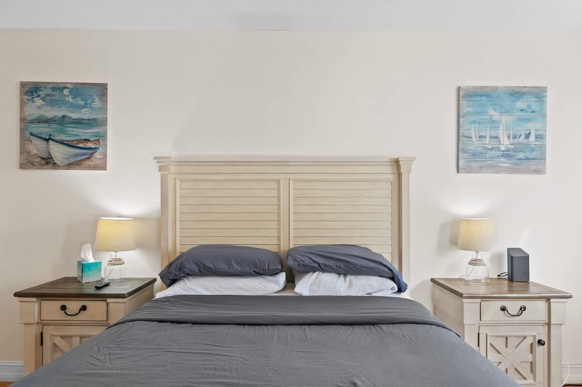 Las Olas Getaway Near Beach Dining & Shopping