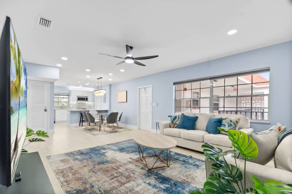 Las Olas & Beachside getaway with pool