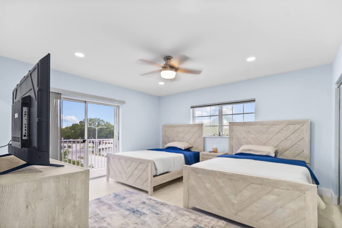 Las Olas & Beachside getaway with pool