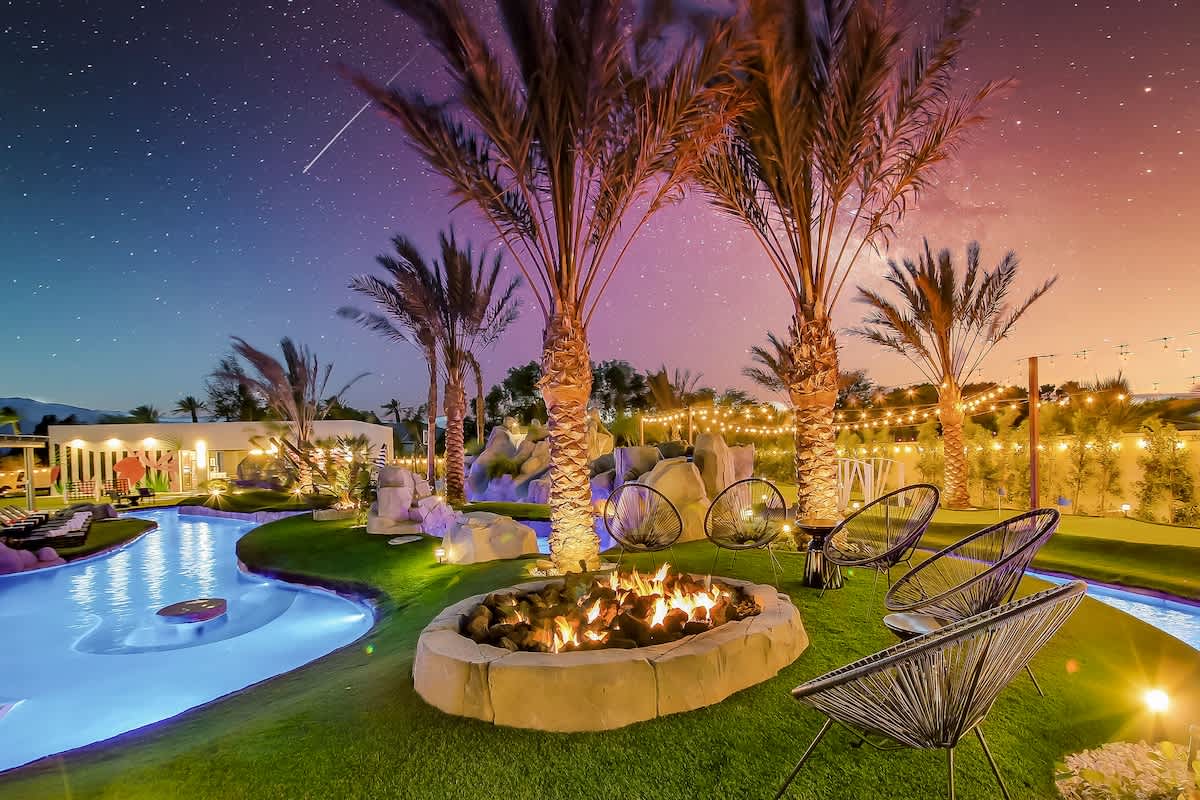 Surround yourself with friends, laughter, and crackling firelight at this luxurious outdoor fire pit lounge.