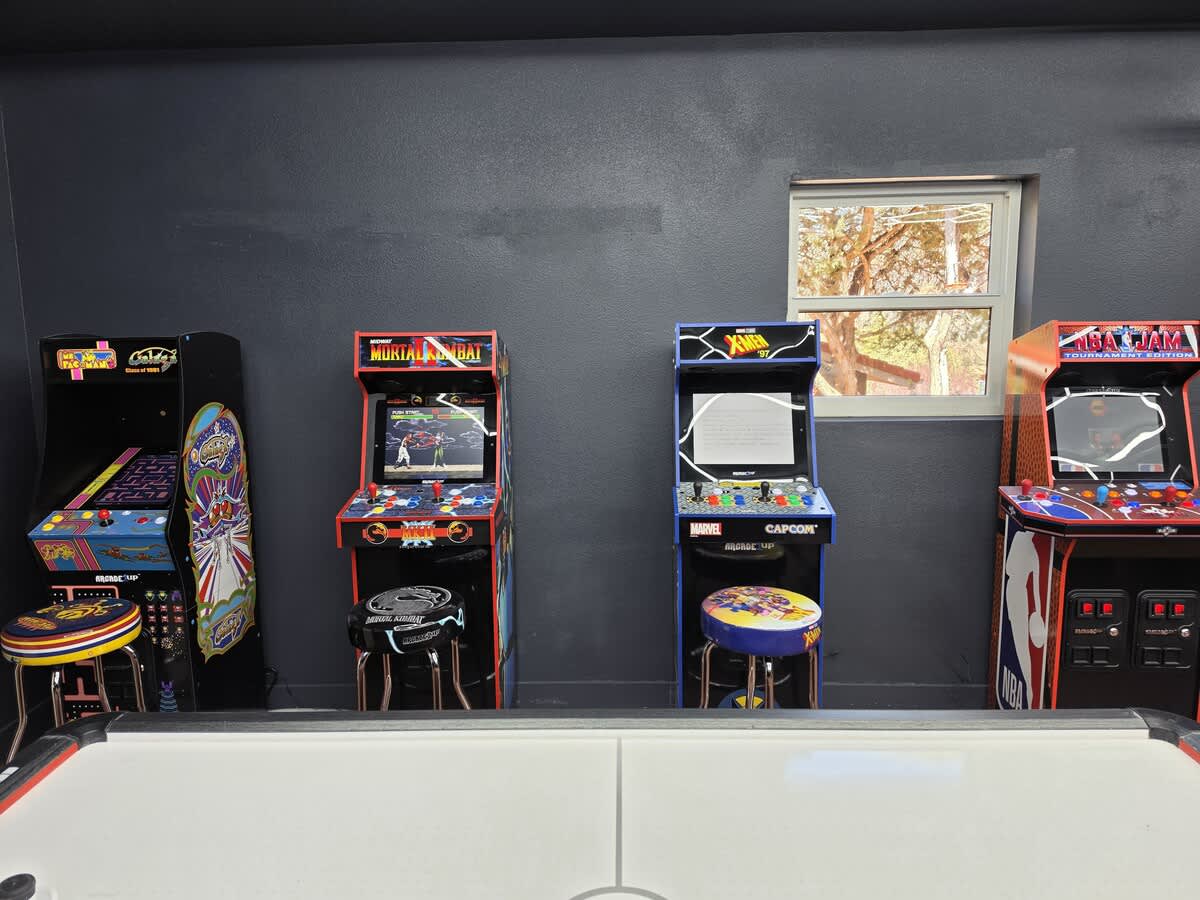 Mortal Kombat, X-Men, 4 player NBA Jam, Pacman and Galaga.