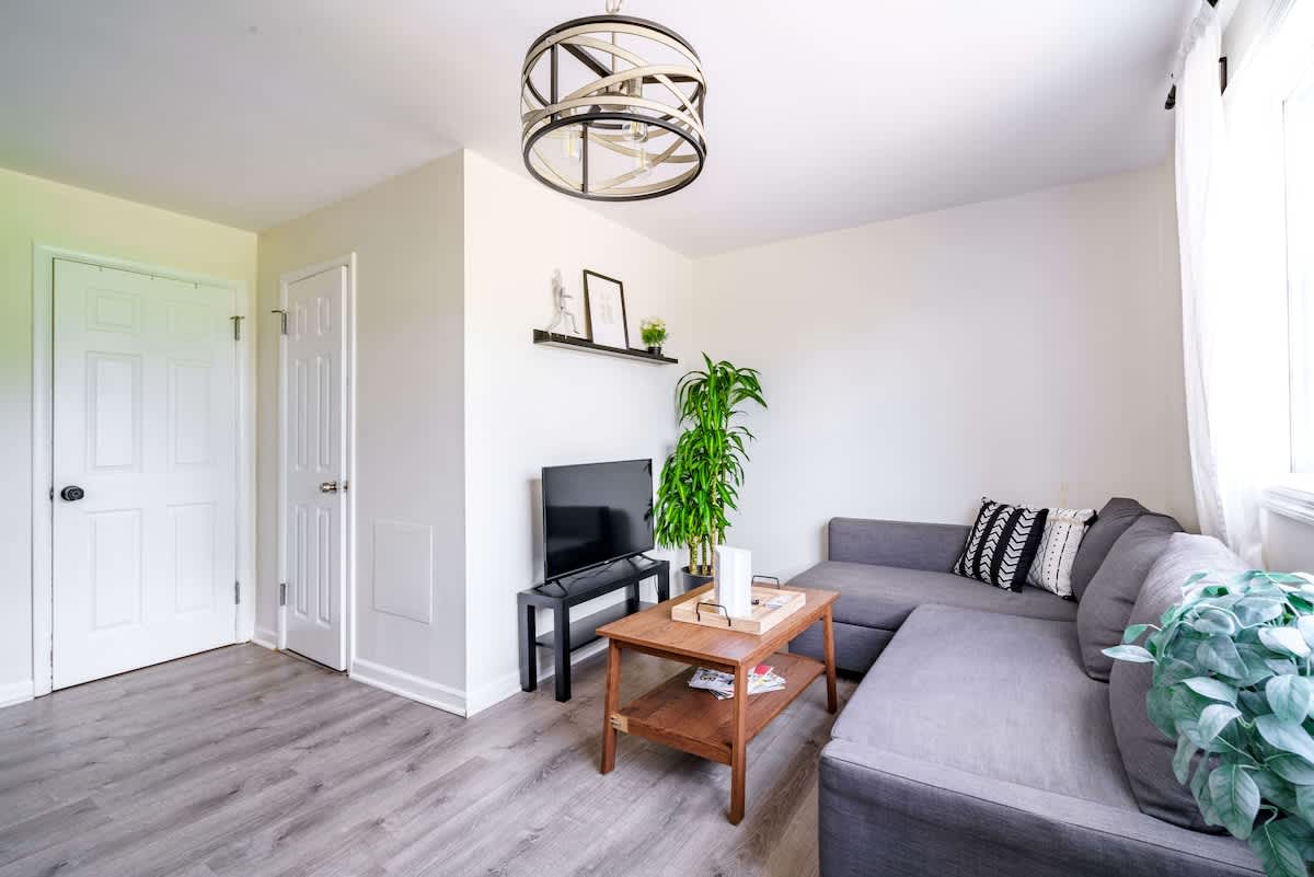 🌿 Goodale Oasis by Jungle House | Downtown & Short North | Walk to High Street | Private Parking | 5,800+ Reviews | Near OSU, Convention Center & Nationwide Arena - Foto 9