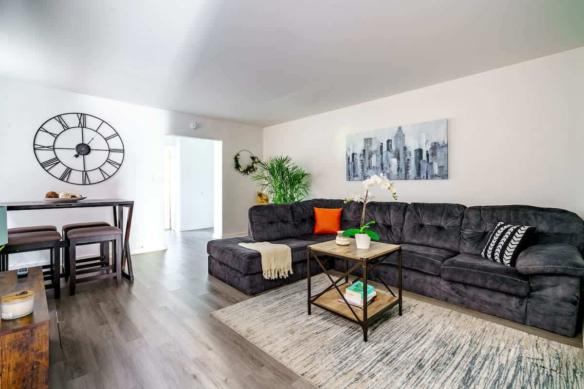 🌿 Casa Uno by Jungle House | Downtown & Short North | Private Parking | 5,800+ Reviews | Near Convention Center & Nationwide Arena & Ohio State | Walk to High Street 3