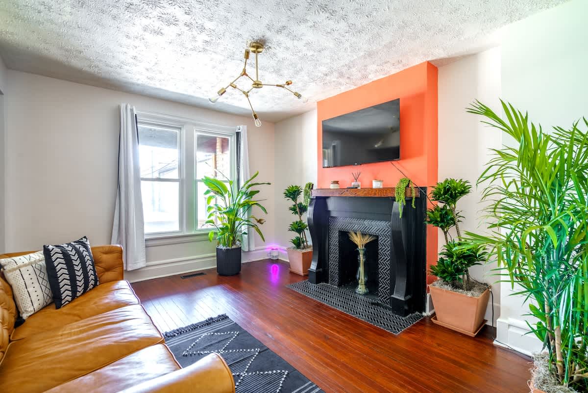 🌿 Ivy Haus by Jungle House | Downtown & Short North | Private Parking | 5,800+ Reviews | Near Convention Center & Nationwide Arena & Ohio State | Walk to High Street 3