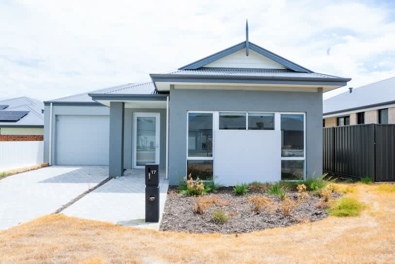 Spacious Ridgewood House: Modern Kitchen, Large Bedrooms with Large Bathrooms Attached