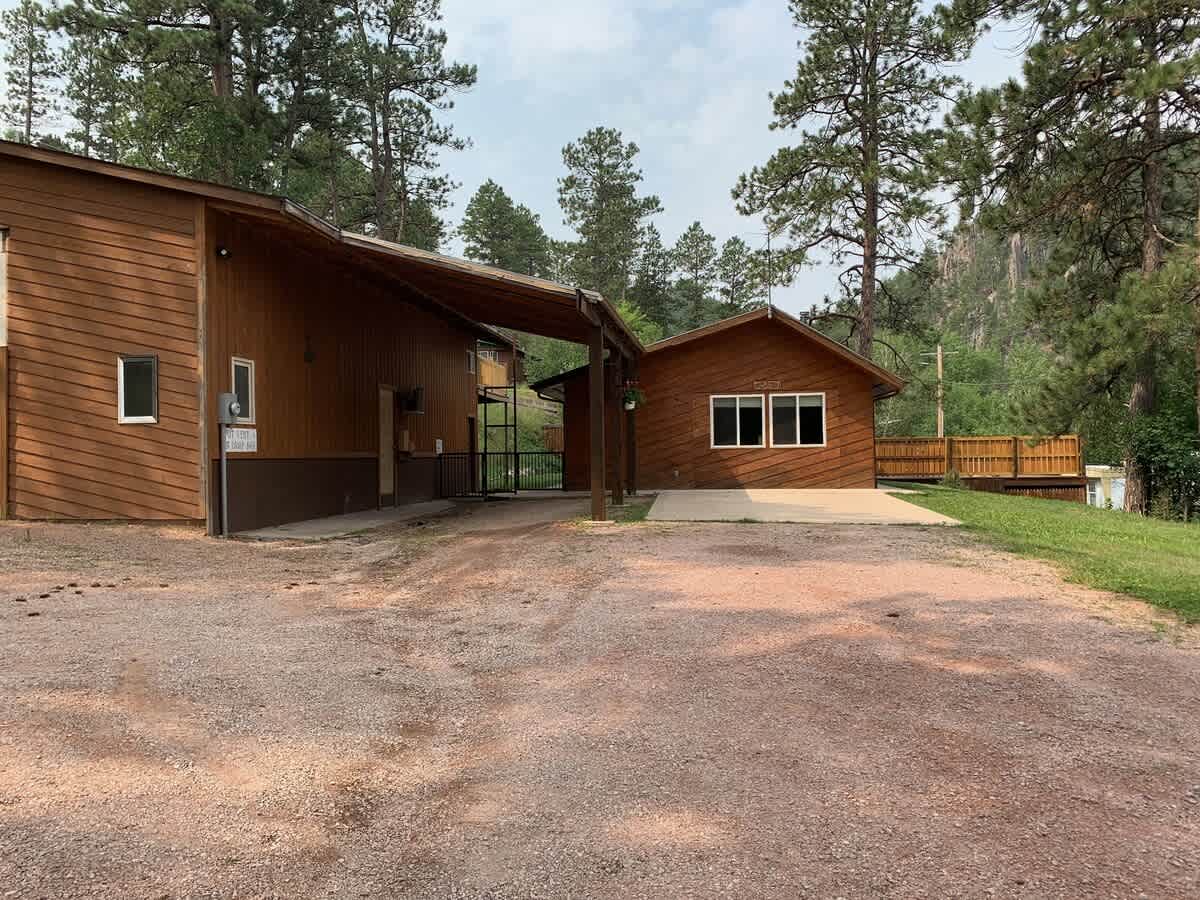 Rock Lodge Complete with Covered Parking and a Hot Tub! 4