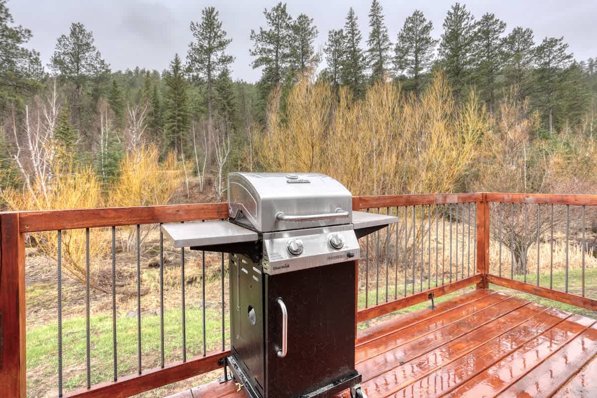 Cozy Creekside Retreat in the Black Hills 6