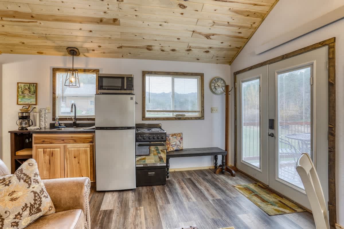 Cozy Creekside Retreat in the Black Hills 2