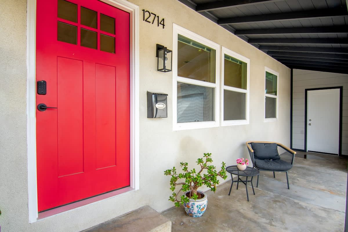 Mid-Century Gem · Near Universal Studios