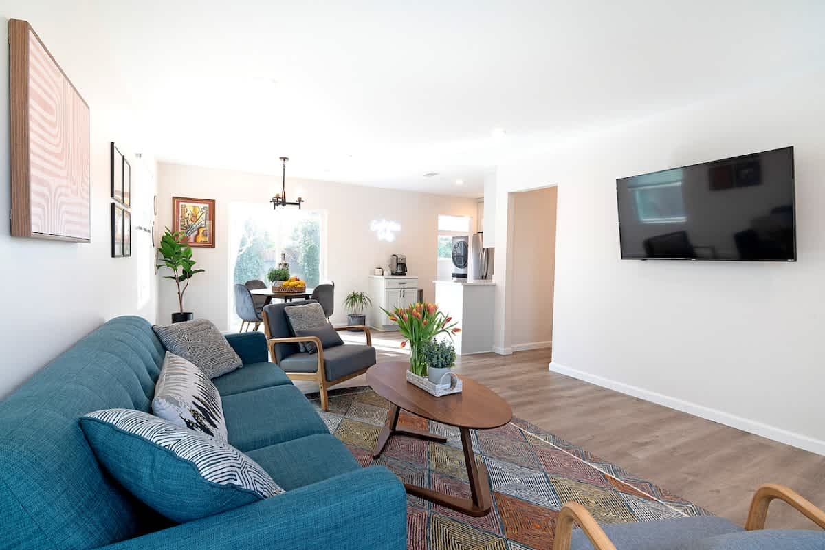 Mid-Century Gem · Near Universal Studios