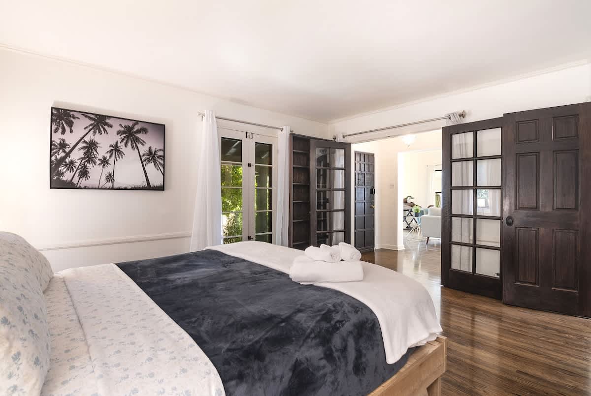 Spanish House with Pool · Near Beverly Hills