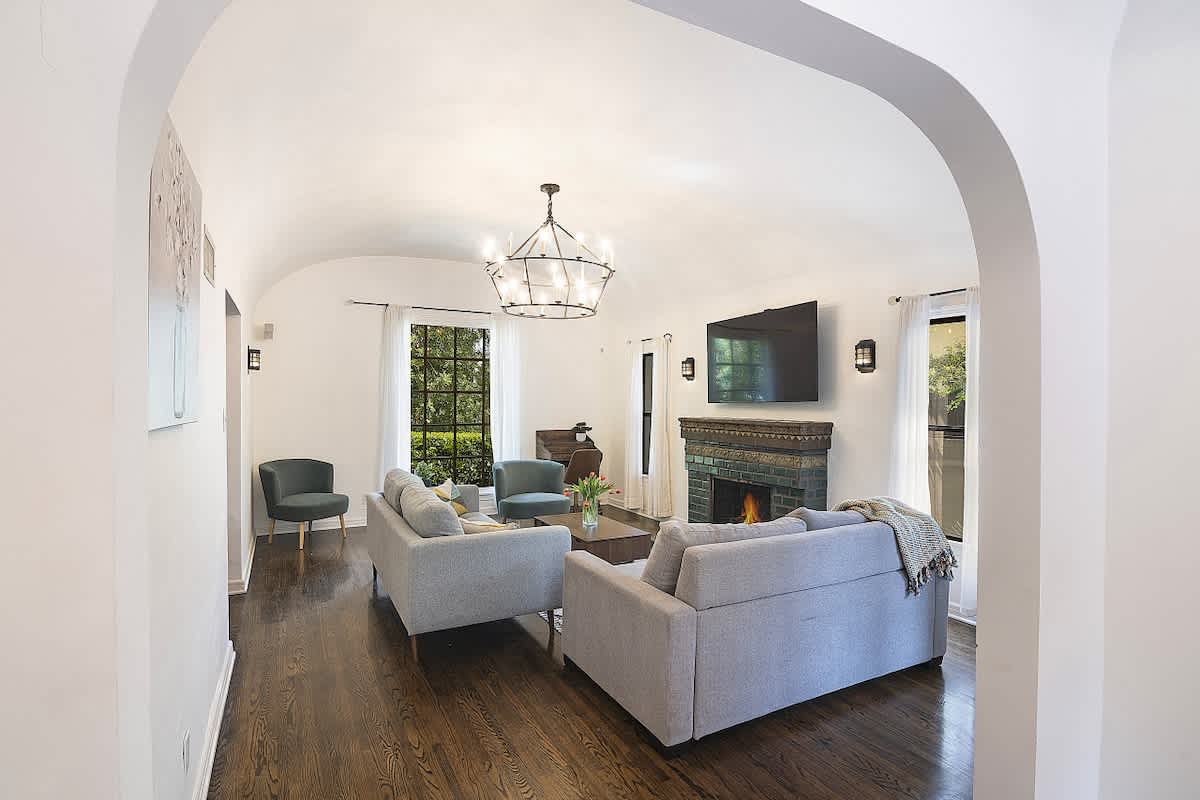 Spanish House with Pool · Near Beverly Hills