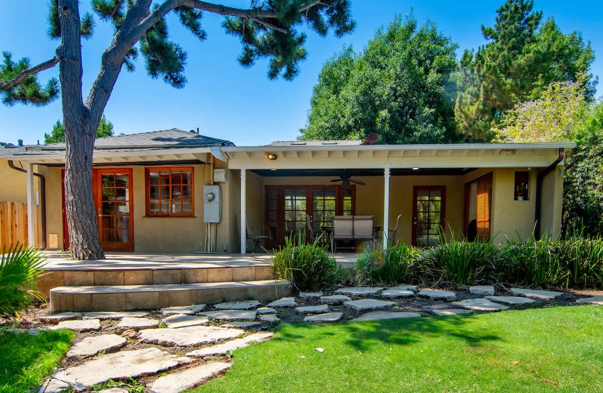 Sherman Oaks Oasis · 13 Mins to Universal - Picture 35