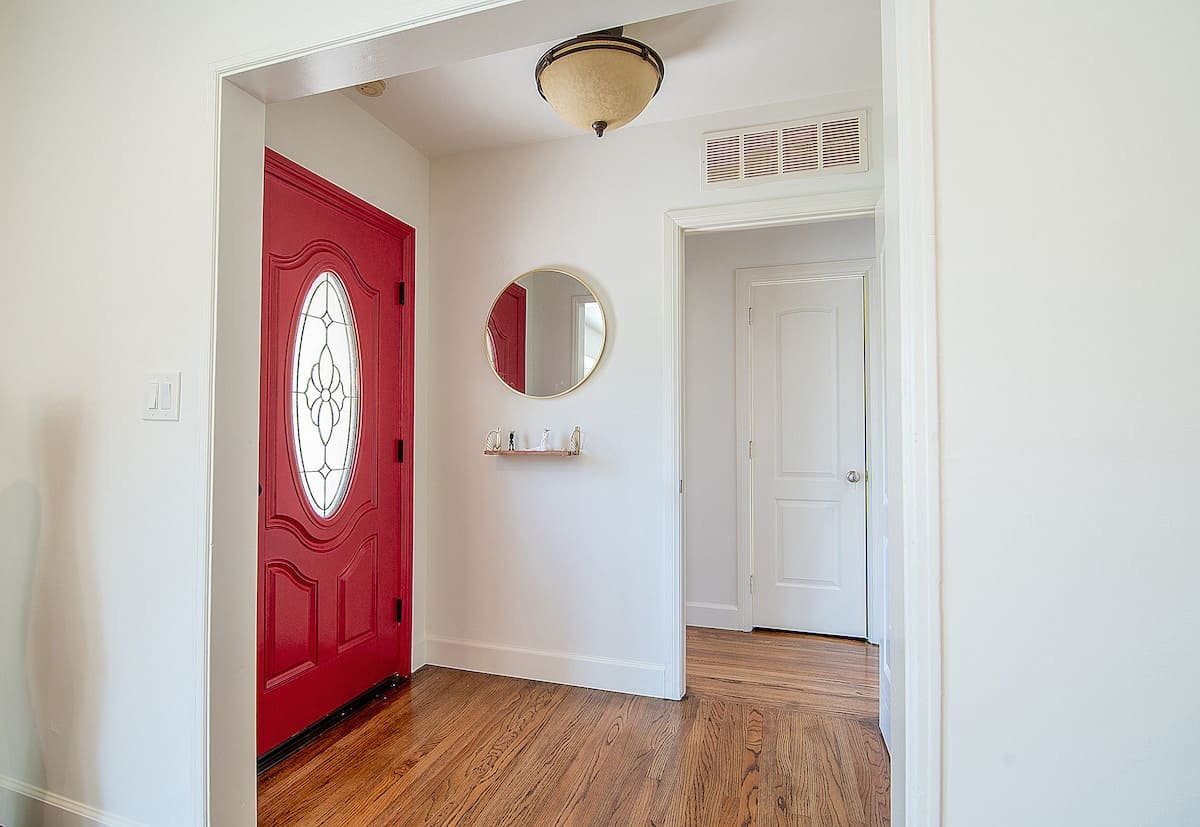 Sherman Oaks Oasis · 13 Mins to Universal