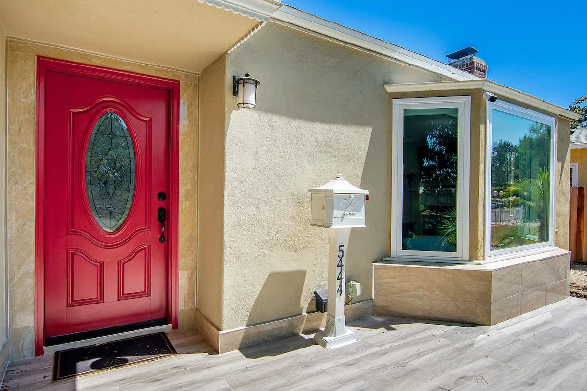 Sherman Oaks Oasis · 13 Mins to Universal