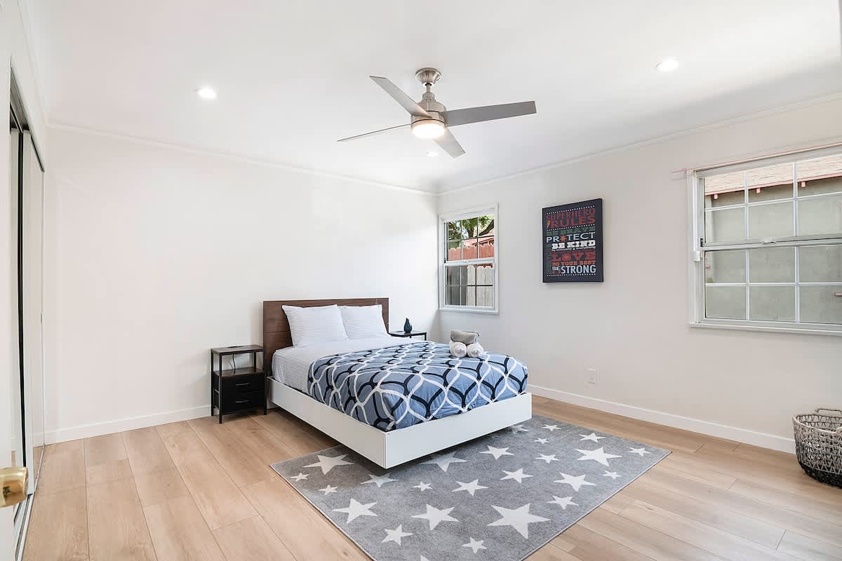 Central LA Home with Private Yard · Near The Grove - Picture 32