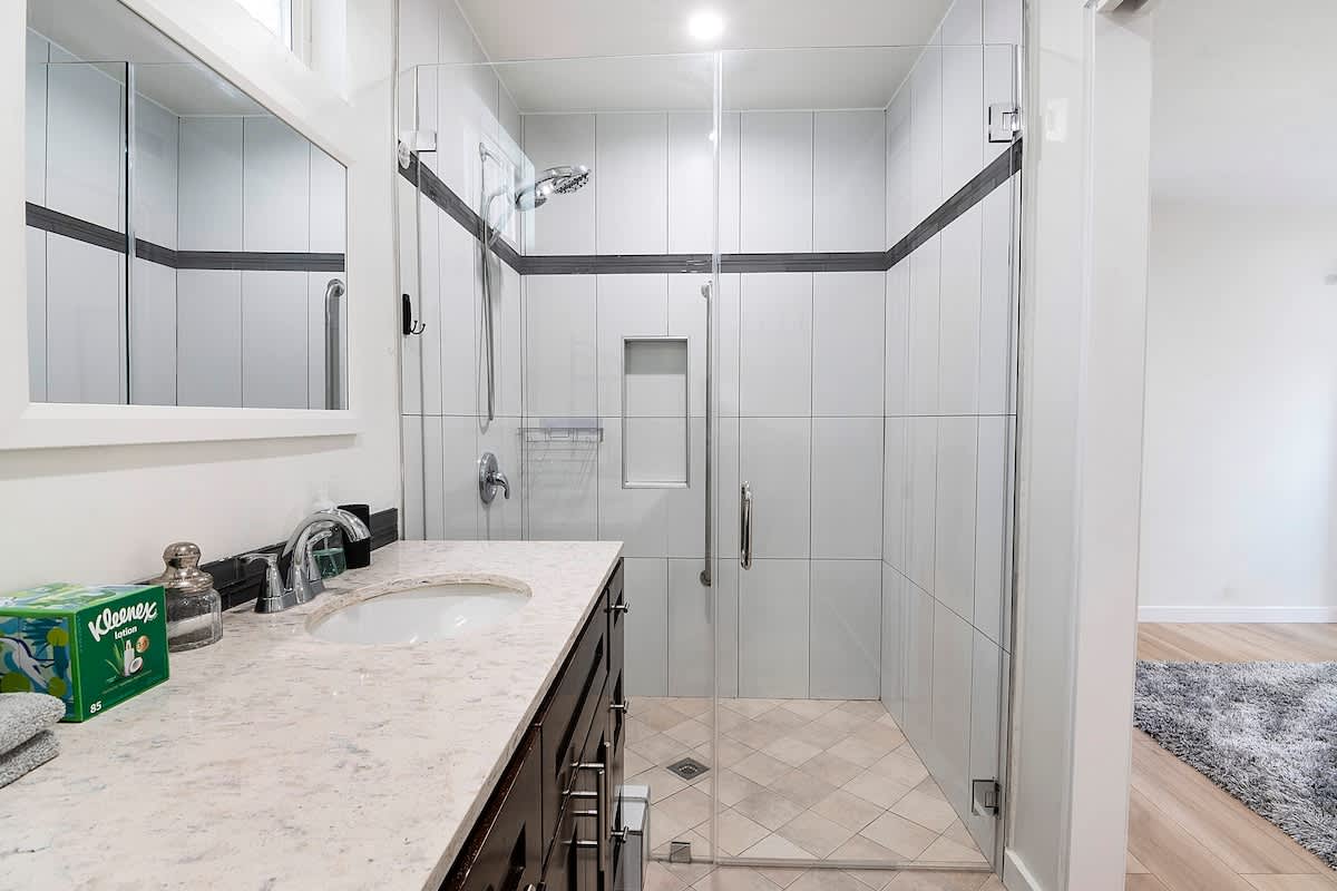 Central LA Home with Private Yard · Near The Grove - Picture 26