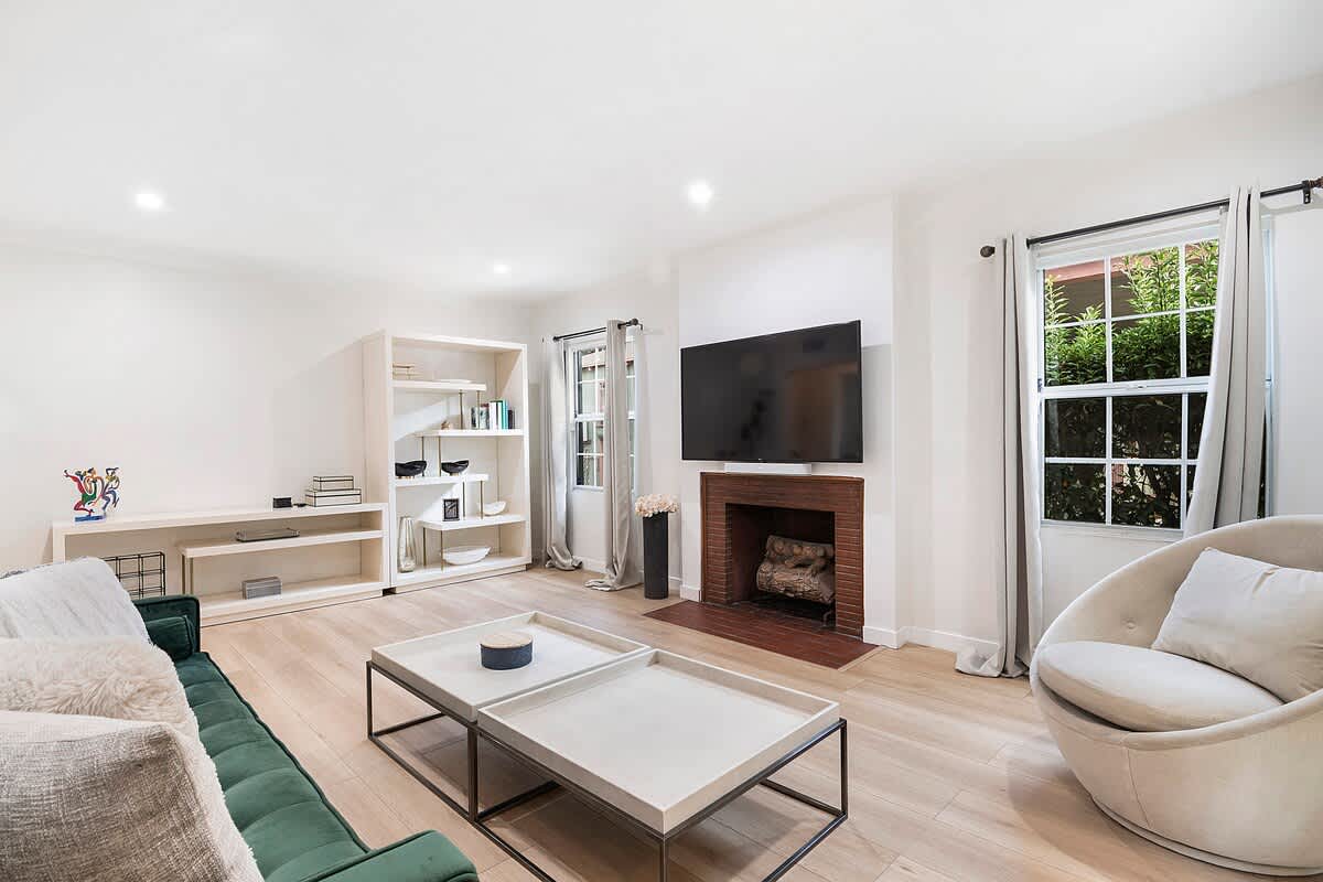 Central LA Home with Private Yard · Near The Grove - Picture 10