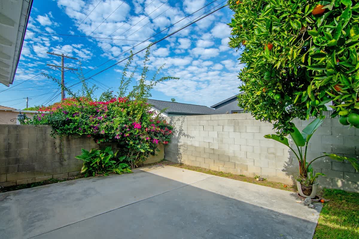 Central LA Home with Private Yard · Near The Grove - Picture 44