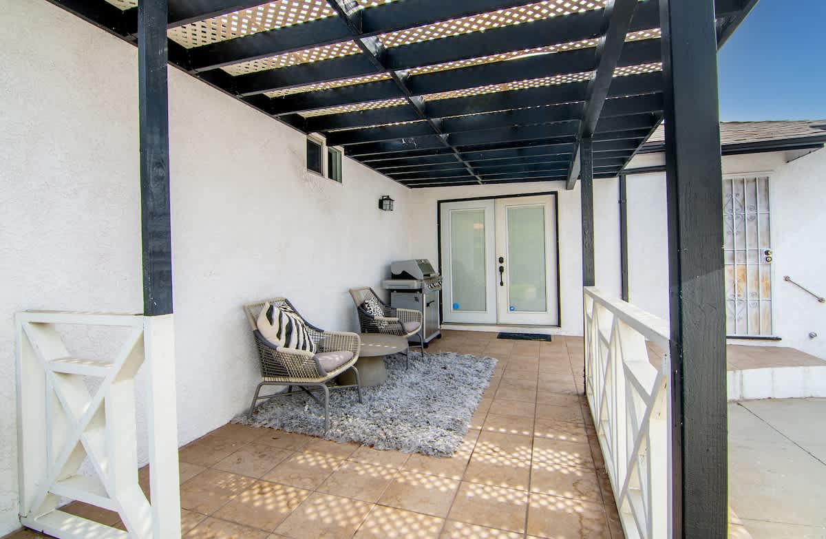 Central LA Home with Private Yard · Near The Grove - Picture 37