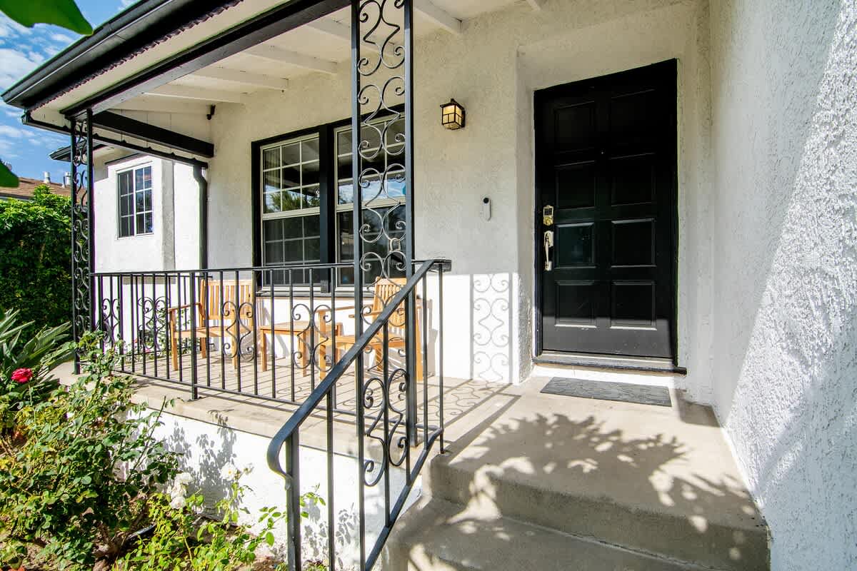 Central LA Home with Private Yard · Near The Grove - Picture 6