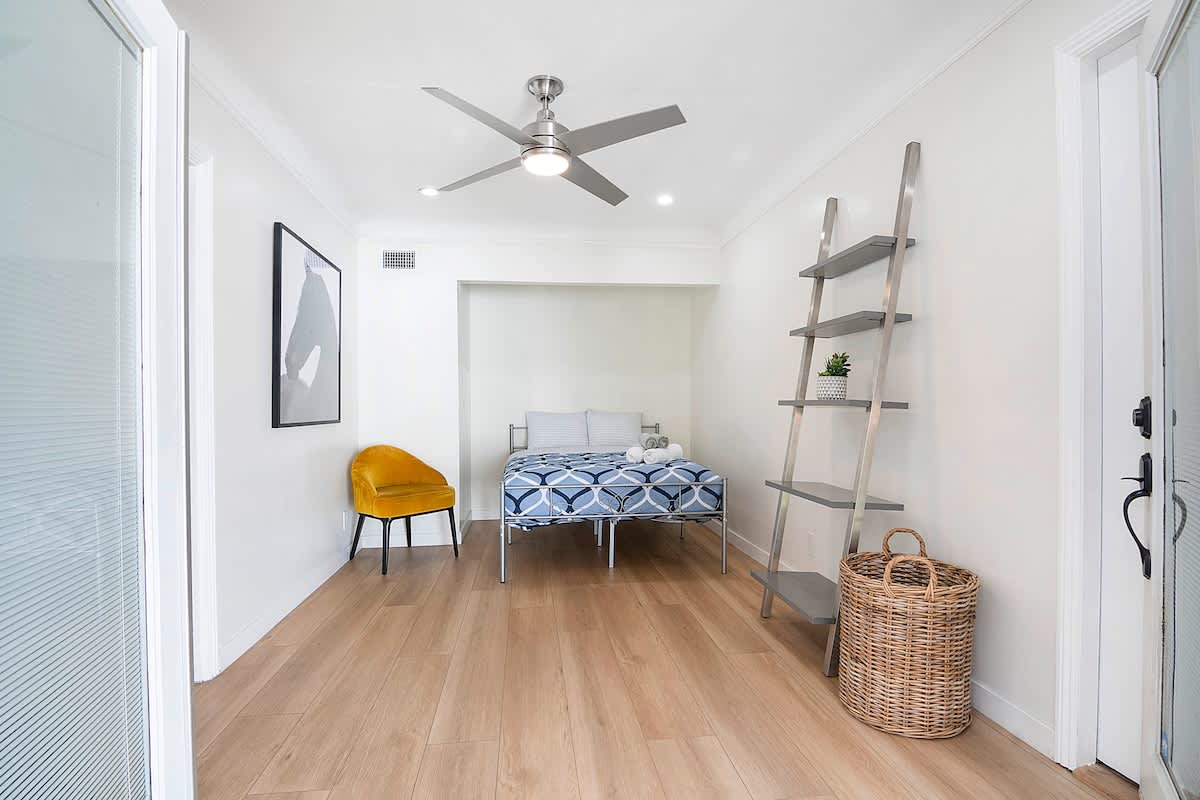 Central LA Home with Private Yard · Near The Grove - Picture 28