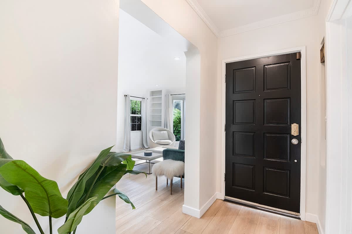 Central LA Home with Private Yard · Near The Grove - Picture 7