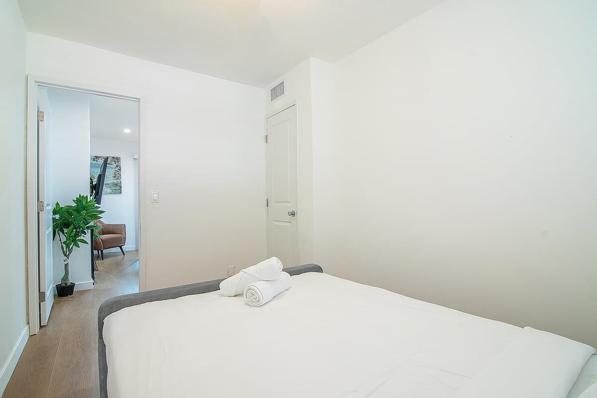Remodeled 3BR Apartment · Near Universal Studios - Picture 41