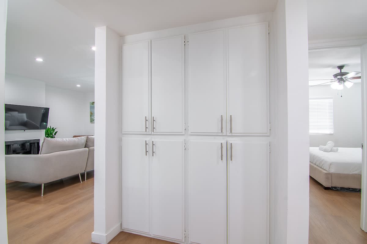 Remodeled 3BR Apartment · Near Universal Studios - Picture 10