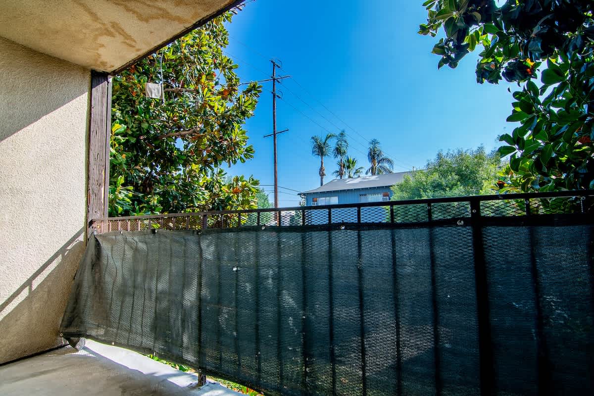 Remodeled 3BR Apartment · Near Universal Studios - Picture 16