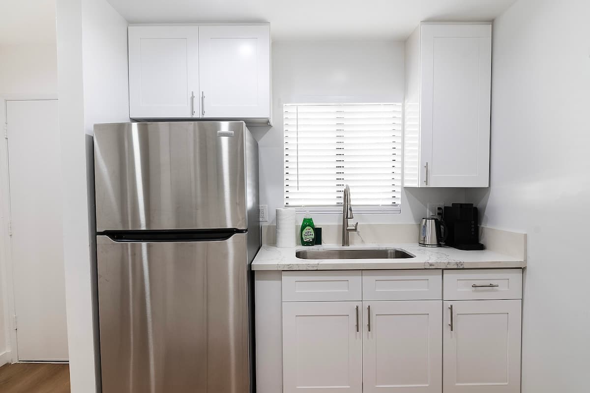 Remodeled 3BR Apartment · Near Universal Studios - Picture 18
