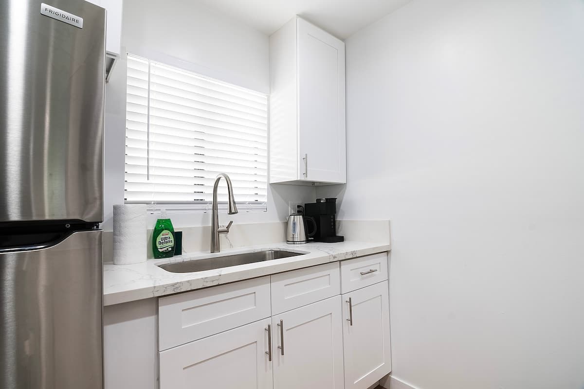 Remodeled 3BR Apartment · Near Universal Studios - Picture 19