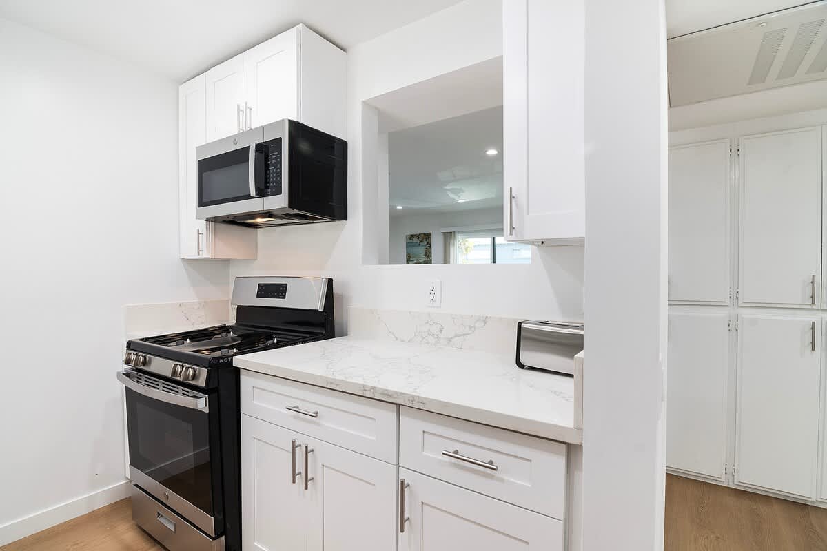Remodeled 3BR Apartment · Near Universal Studios - Picture 21