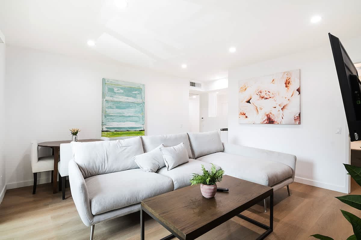 Remodeled 3BR Apartment · Near Universal Studios - Picture 6