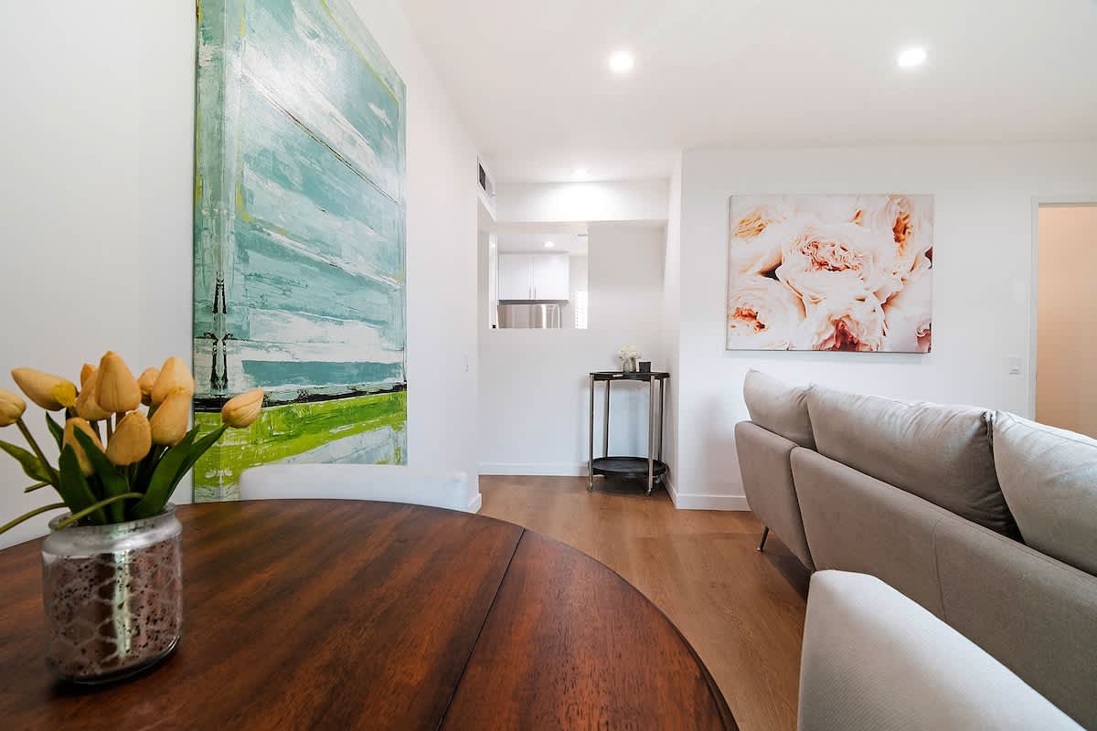 Remodeled 3BR Apartment · Near Universal Studios - Picture 7