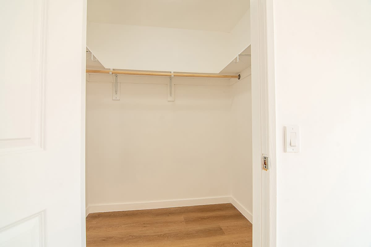 Remodeled 3BR Apartment · Near Universal Studios - Picture 27