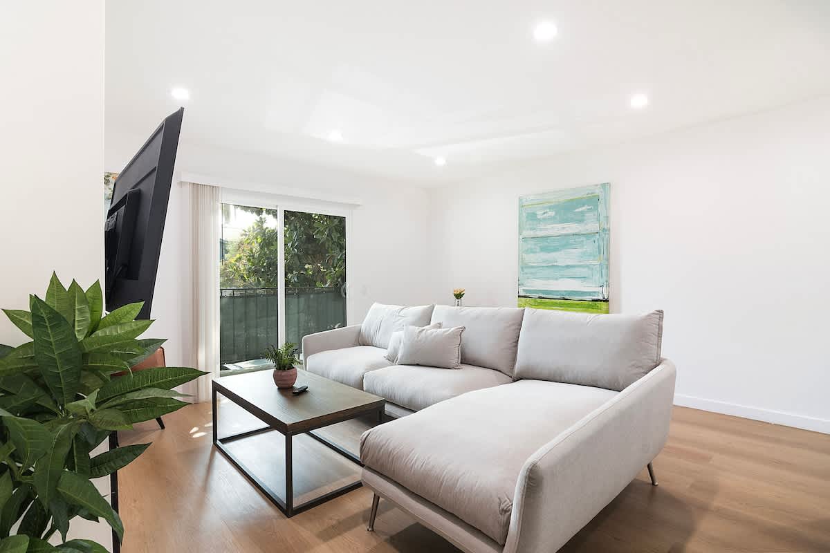 Remodeled 3BR Apartment · Near Universal Studios