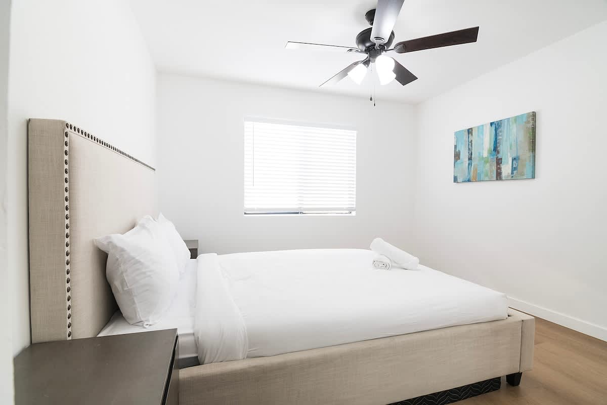 Remodeled 3BR Apartment · Near Universal Studios - Picture 35