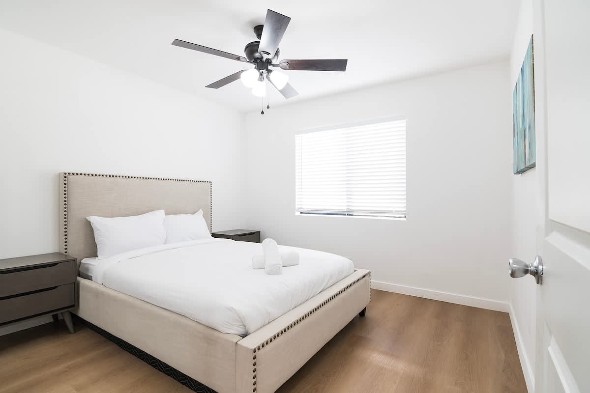 Remodeled 3BR Apartment · Near Universal Studios - Picture 32