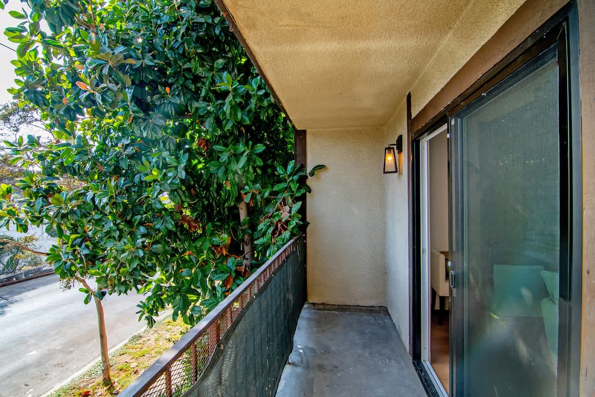 Remodeled 3BR Apartment · Near Universal Studios - Picture 14