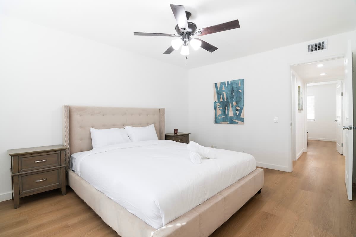 Remodeled 3BR Apartment · Near Universal Studios - Picture 28