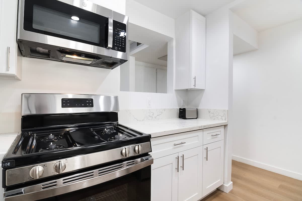 Remodeled 3BR Apartment · Near Universal Studios - Picture 22